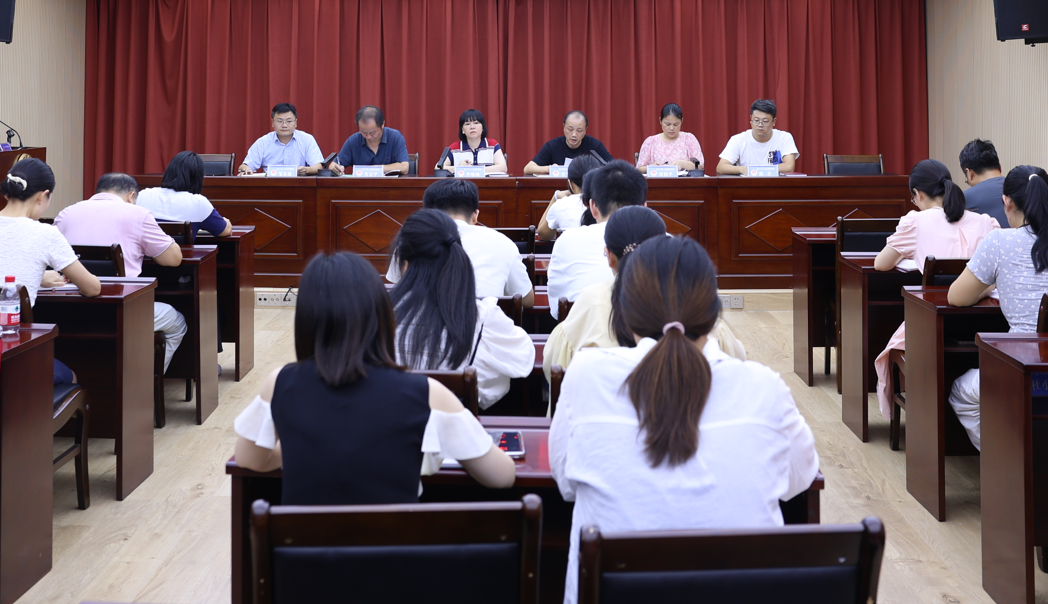 ˫�ڽ����þ��ӣ����������س��ġ����¸���������Ժ�ٿ���ǰ�����������